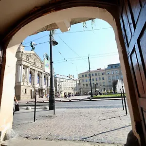 https://romantic-lux-vivaldi-suite-svobode-avenue-39.hotelslviv.net