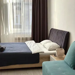https://romantic-apartments-near-opera-house-5-8.hotelslviv.net